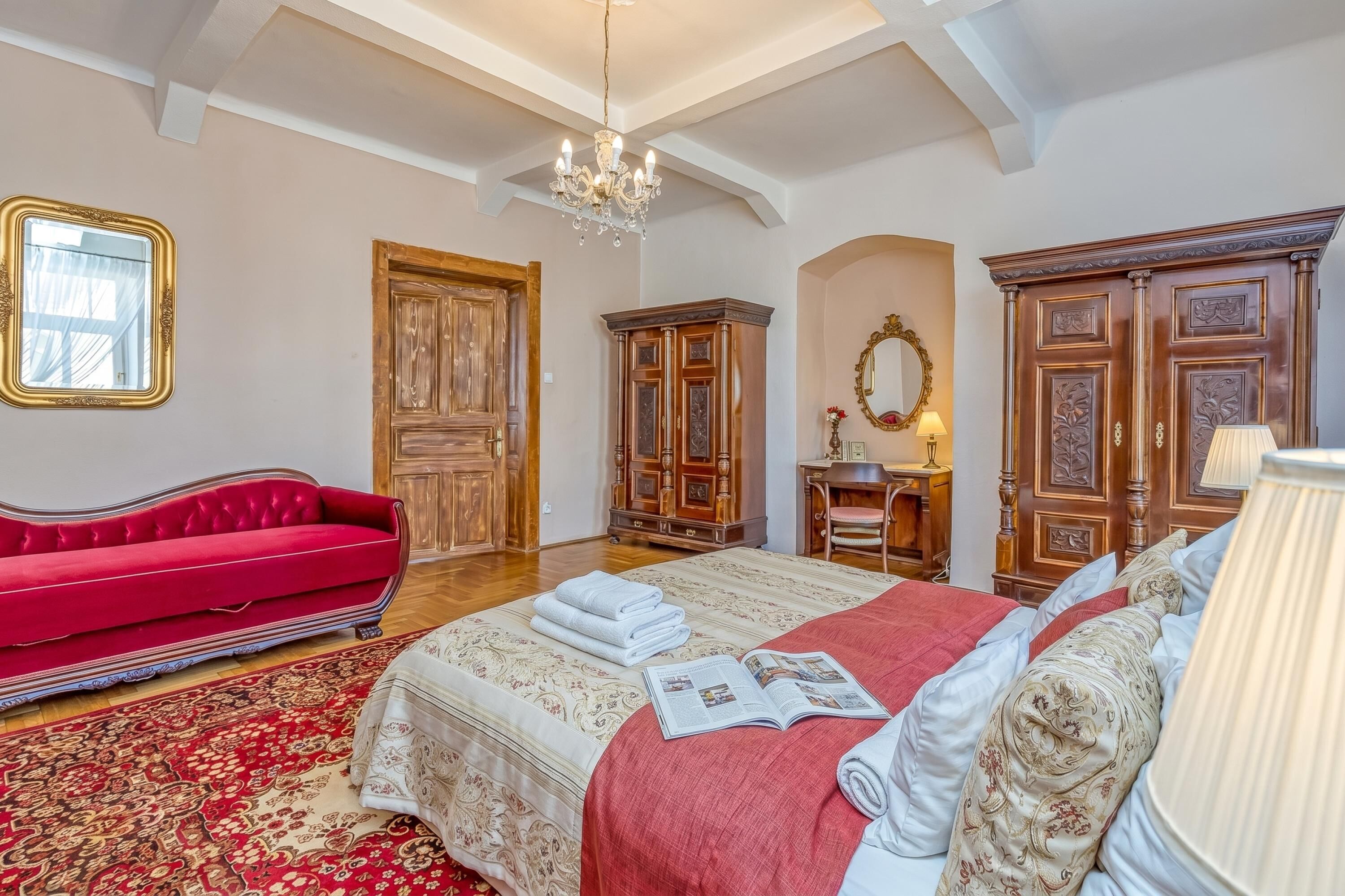 2 bedrooms, laptop workspace, iron/ironing board, free WiFi