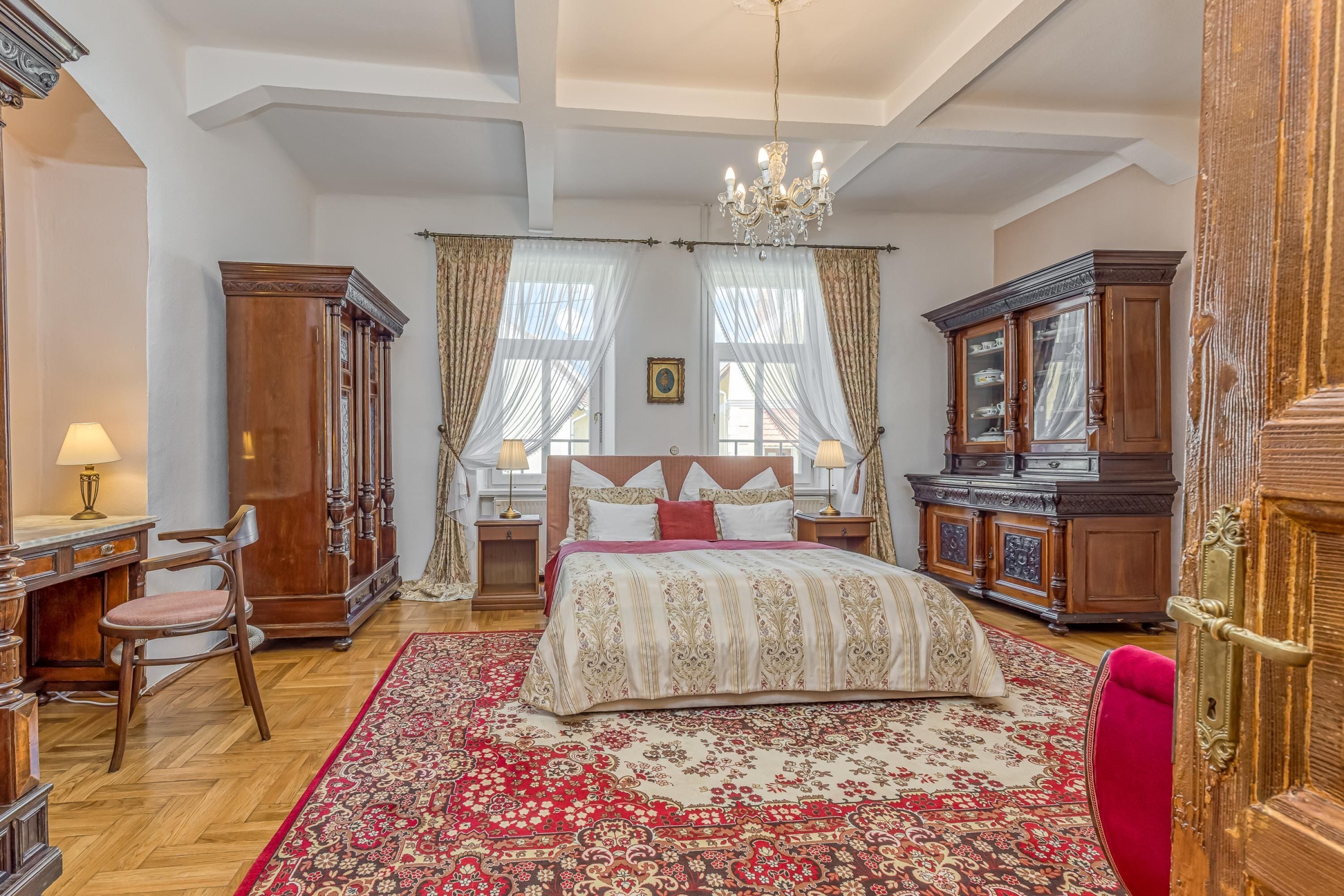 2 bedrooms, laptop workspace, iron/ironing board, free WiFi