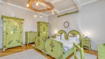 2 bedrooms, laptop workspace, iron/ironing board, free WiFi