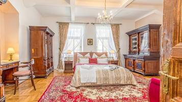 Family House, Multiple Bedrooms (Treasure Of The Past) | 2 bedrooms, laptop workspace, iron/ironing board, free WiFi