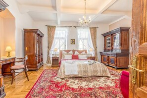 Family House, Multiple Bedrooms (Treasure Of The Past)