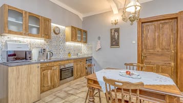 Family House, Multiple Bedrooms (Treasure Of The Past) | Private kitchen | Fridge, microwave, oven, stovetop