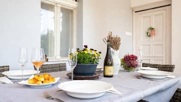 Family House, Multiple Bedrooms (Treasure Of The Past) | Dining