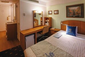 1 habitación, escritorio, tabla de planchar con plancha y wifi gratis 