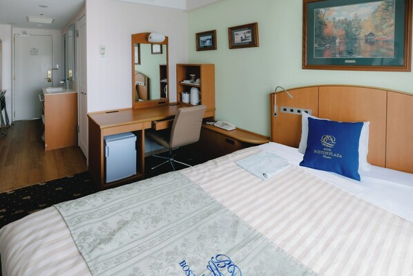 1 habitación, escritorio, tabla de planchar con plancha y wifi gratis 