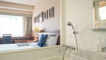 1 habitación, escritorio, tabla de planchar con plancha y wifi gratis