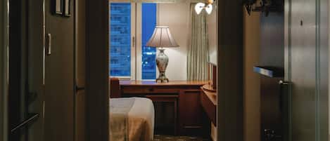 1 habitación, escritorio, tabla de planchar con plancha y wifi gratis