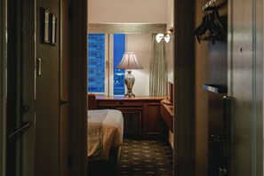 1 chambre, bureau, fer et planche à repasser, Wi-Fi gratuit