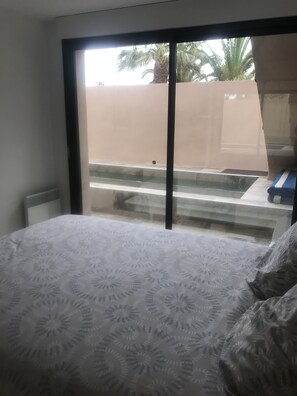 3 bedrooms, iron/ironing board, travel crib, free WiFi