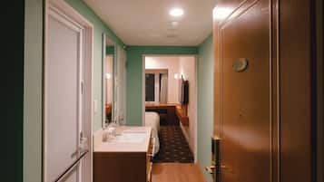 1 bedroom, desk, iron/ironing board, free WiFi