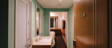 1 camera, una scrivania, ferro/asse da stiro, Wi-Fi gratuito