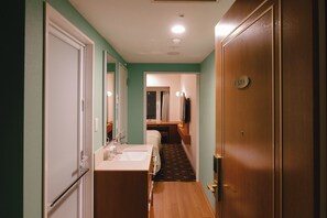 1 habitación, escritorio, tabla de planchar con plancha y wifi gratis 