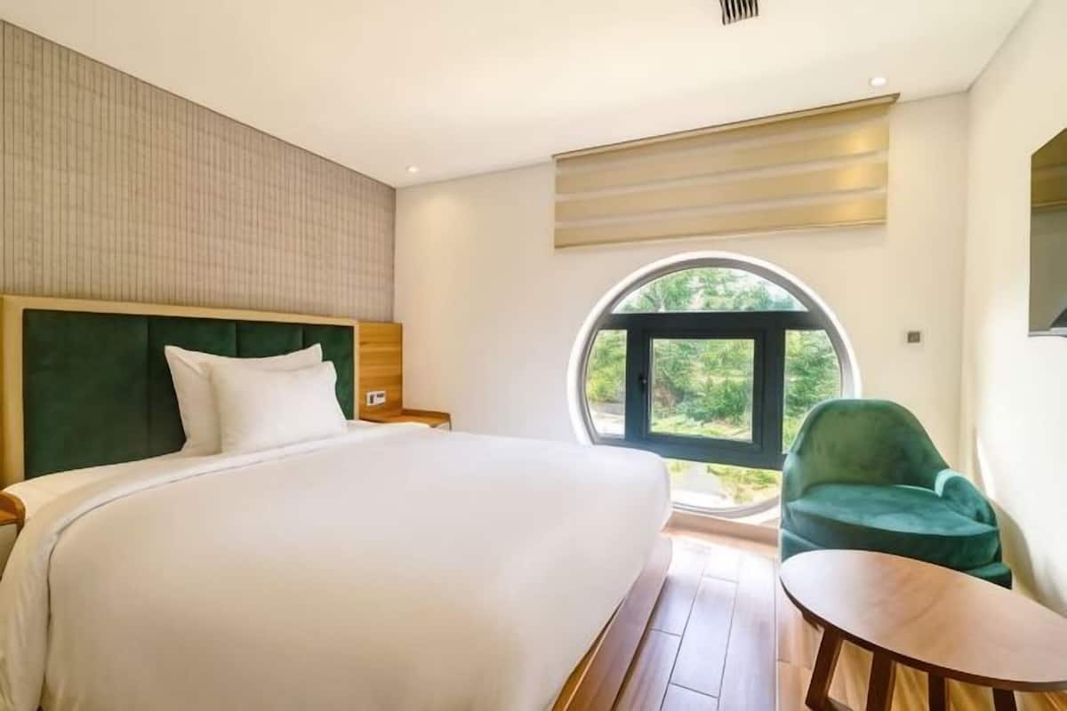 Sängtillbehör av högsta kvalitet, minibar, skrivbord och gratis wi-fi