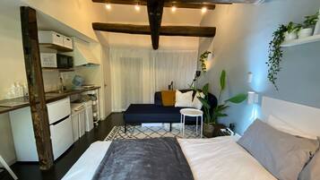 1 bedroom, desk, free WiFi, bed sheets