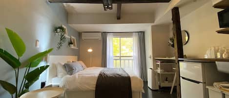 1 dormitorio, escritorio, wifi gratis y ropa de cama
