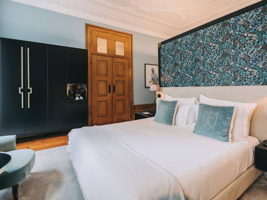 Classic with Balcony | Minibar, in-room safe, individually decorated, desk