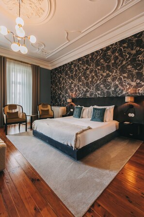 Habitació reial | Minibar, caixa forta a l'habitació, decoració individual i escriptori 