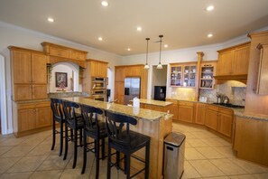 Refrigerador, horno, placa de cocina, lavavajillas