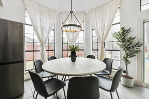 Dining - Southern Living At Its Best-Pool, BBQ (Waxahachie)