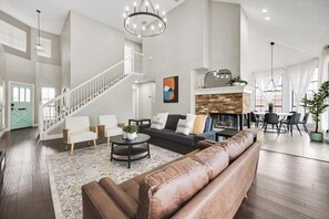 Televisio, takka, työhuone