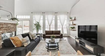 Southern Living At Its Best-Pool, BBQ