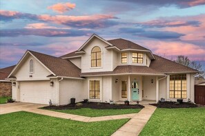 Exterior - Southern Living At Its Best-Pool, BBQ (Waxahachie)