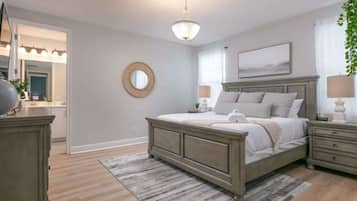 11 Schlafzimmer, Schreibtisch, Bügeleisen/Bügelbrett, Reisekinderbett