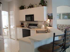 冰箱、微波炉、烤箱、炉灶