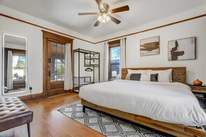 3 bedrooms, desk, iron/ironing board, WiFi