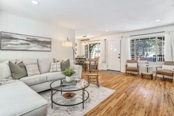 Téléviseur, jeux vidéo, bureau