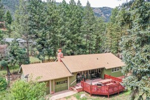 Exterior - 4BR Mountain Getaway w/Hot Tub Firepit & Game Room (Cascade)