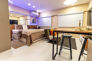 1 chambre, bureau, fer et planche à repasser, Wi-Fi gratuit