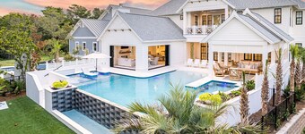 Resort Like Paradise, Steps from Beach! VRBO's 2024 Vacation Rental Of The Year!