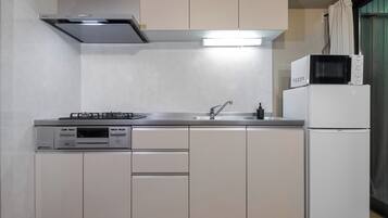 Fridge, microwave, stovetop, cookware/dishes/utensils