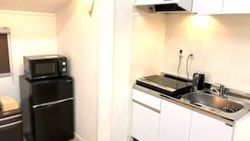 Fridge, microwave, stovetop, cookware/dishes/utensils