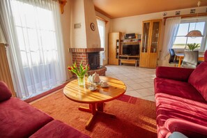 TV, fireplace, stereo