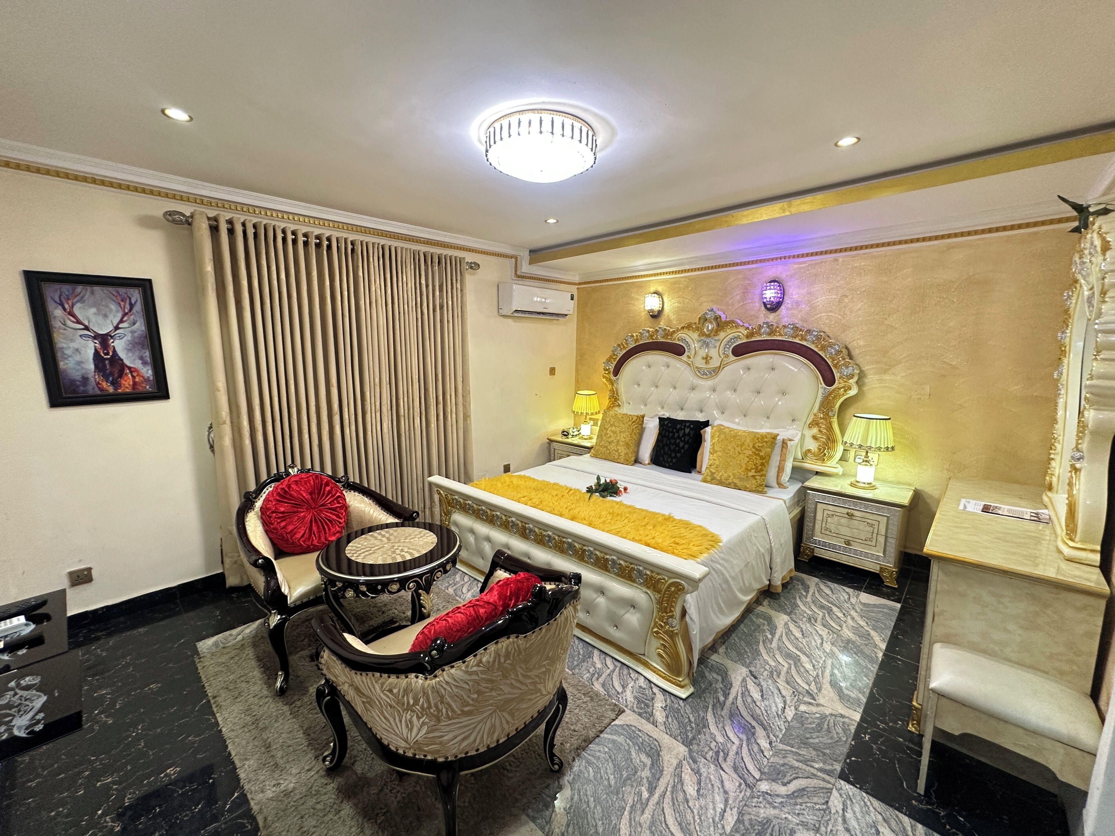 Studiosuite – superior | Safe på rommet, blendingsgardiner, lydisolert og strykejern/-brett