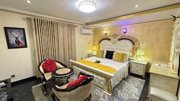 Studiosuite – superior | Safe på rommet, blendingsgardiner, lydisolert og strykejern/-brett