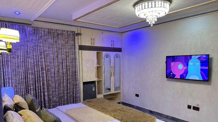 Tobby Royal Suites