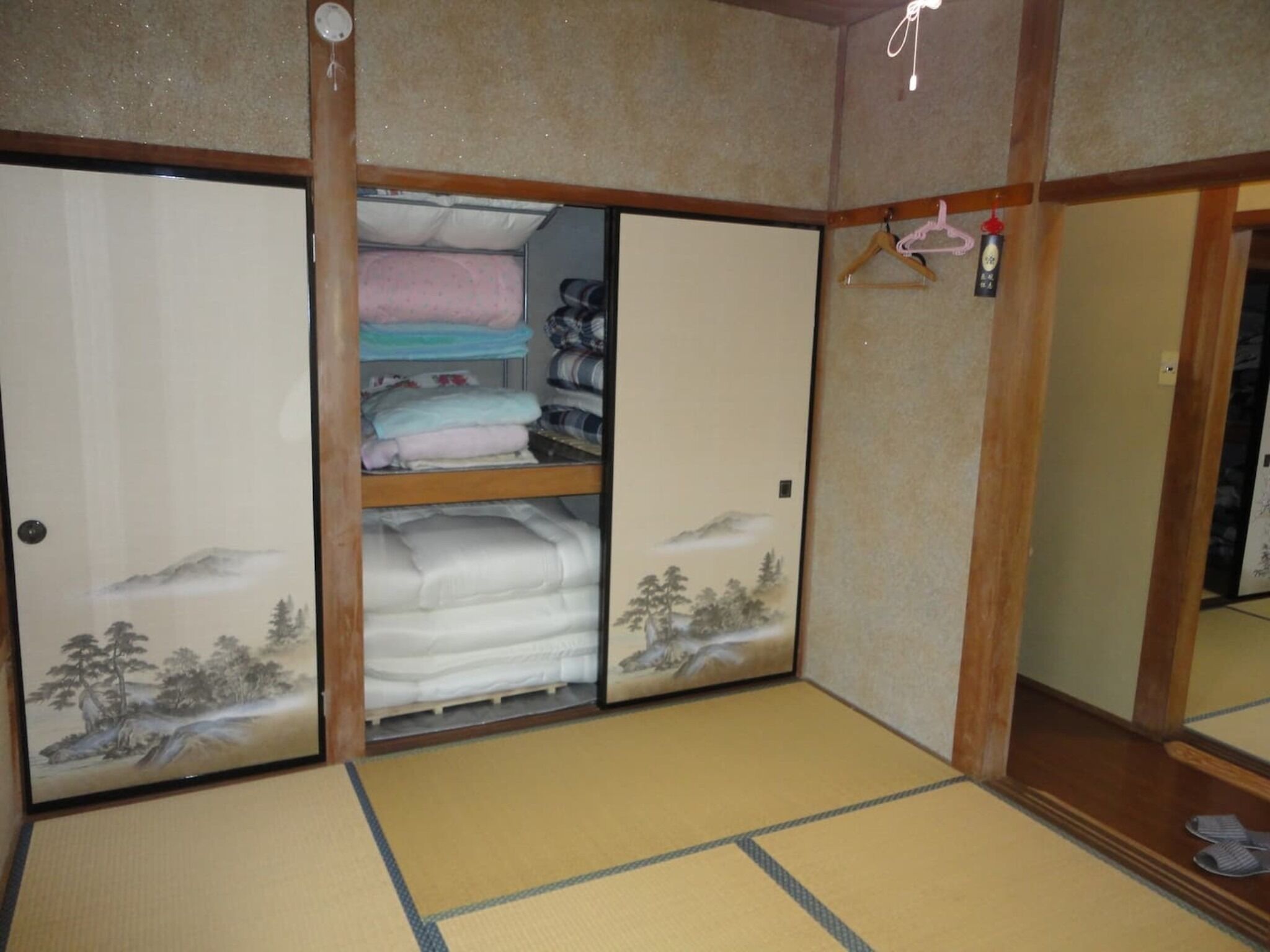 3 habitaciones, escritorio, tabla de planchar con plancha y wifi gratis 