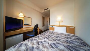 1 bedroom, desk, iron/ironing board, WiFi (free)
