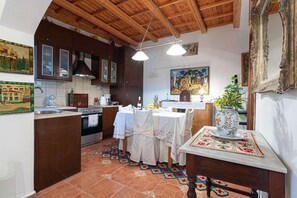 Fridge, oven, dishwasher, coffee/tea maker - Cretan Magnolia Gem  - Smari Cozy Getaway (Smari)