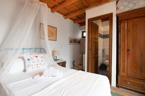 2 bedrooms, iron/ironing board, travel cot, WiFi - Cretan Magnolia Gem  - Smari Cozy Getaway (Smari)