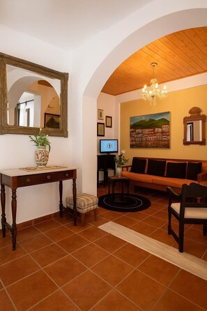 TV, fireplace, offices