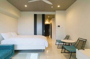 1 室のベッドルーム、デスク、WiFi (無料)、ベッドシーツ