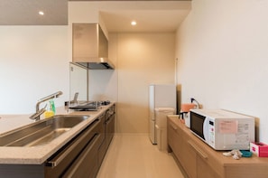 冰箱、微波炉、炉灶、厨具/餐具