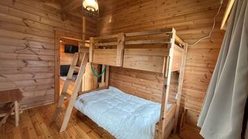 2 chambres, bureau, draps fournis