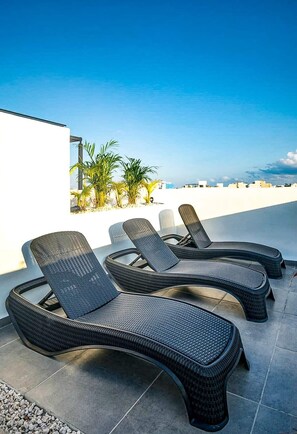 Terrace/patio - Stylish Condo - Pool + Rooftop - Walk to 5th Ave (Playa del Carmen)
