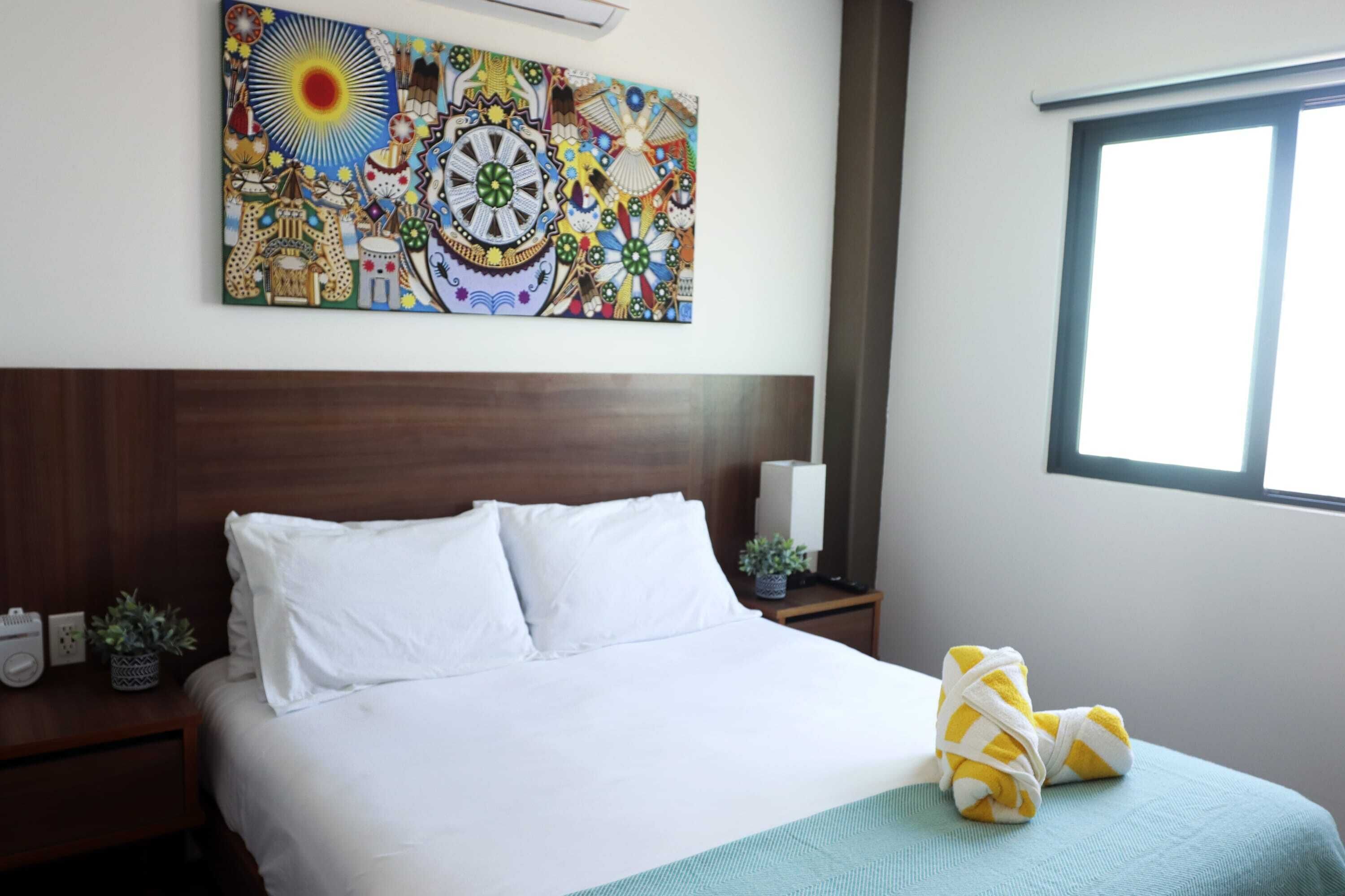 ~ Queen Studio PDC Oasis ~ POOL + ROOFTOP Lounge ~ Walk to 5ª Avenida & Best Pla