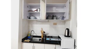 Kühlschrank, Mikrowelle, Wasserkocher, Mixer